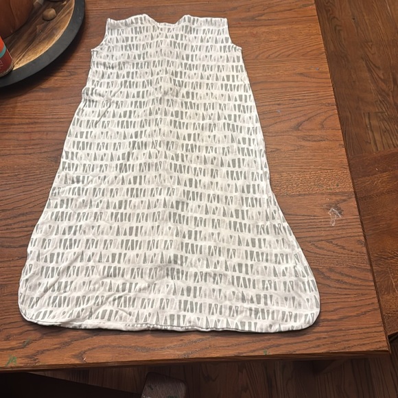 Halo SleepSack gray triangle print size medium (6-12M) - Picture 3 of 3